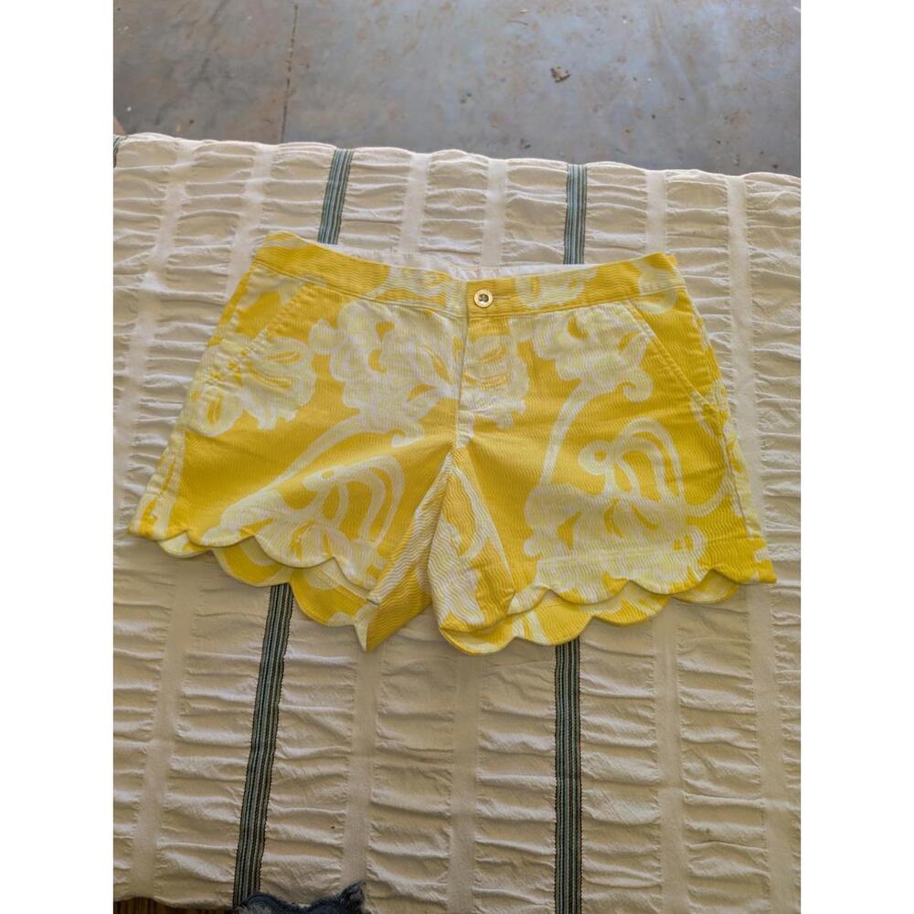 Lilly Pulitzer Yellow "The Buttercup Short" 100% Cotton Scallop Hem Short Size 6